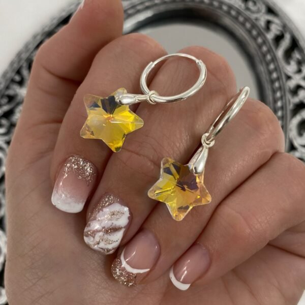 a argollas clasicas 1.5cm con dije cr estrella blancas